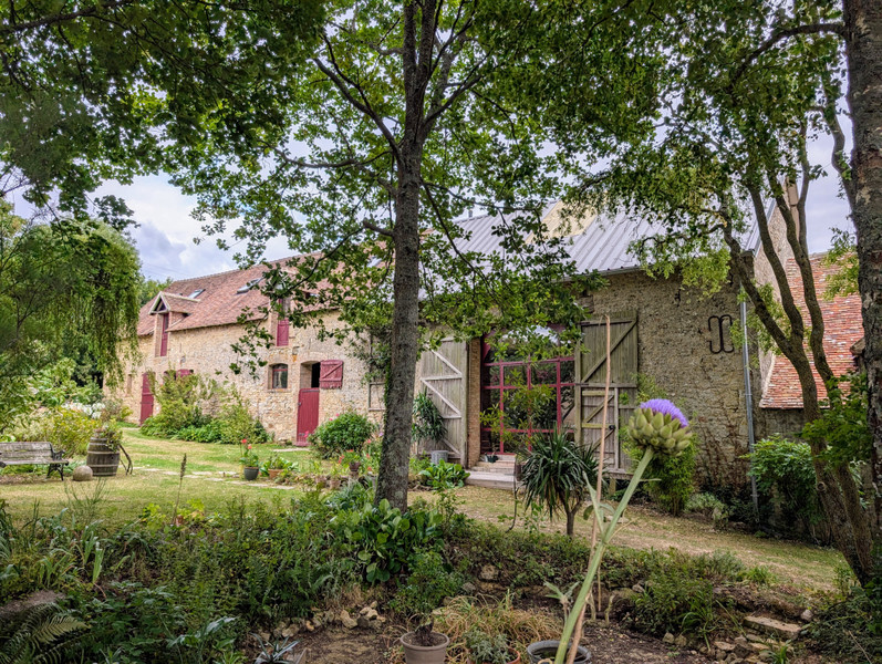 French property for sale in Saint-Rémy-du-Val, Sarthe - €385,000 - photo 1
