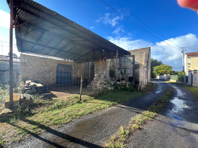 French property for sale in Saint-Savinien, Charente-Maritime - €108,000 - photo 7
