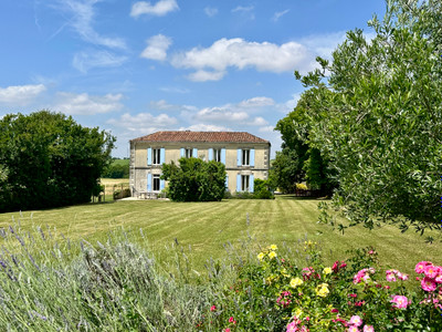 Maison à vendre à Matha, Charente-Maritime, Poitou-Charentes, avec Leggett Immobilier