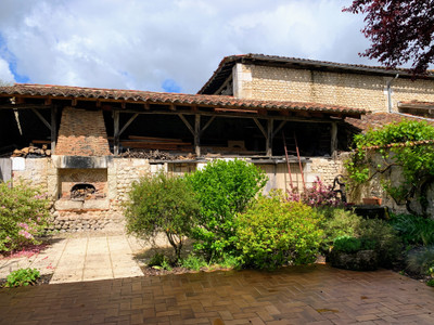 French property for sale in Montboyer, Charente - €89,980 - photo 2
