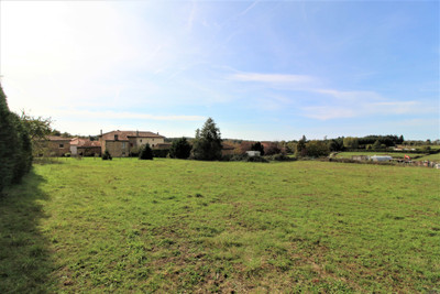 Terrain à vendre à Videix, Haute-Vienne, Limousin, avec Leggett Immobilier
