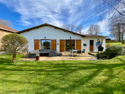 French property for sale in Massignac, Charente - €256,500 - photo 9