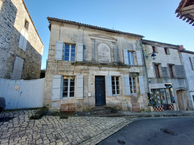 Maison à vendre à Villebois-Lavalette, Charente, Poitou-Charentes, avec Leggett Immobilier