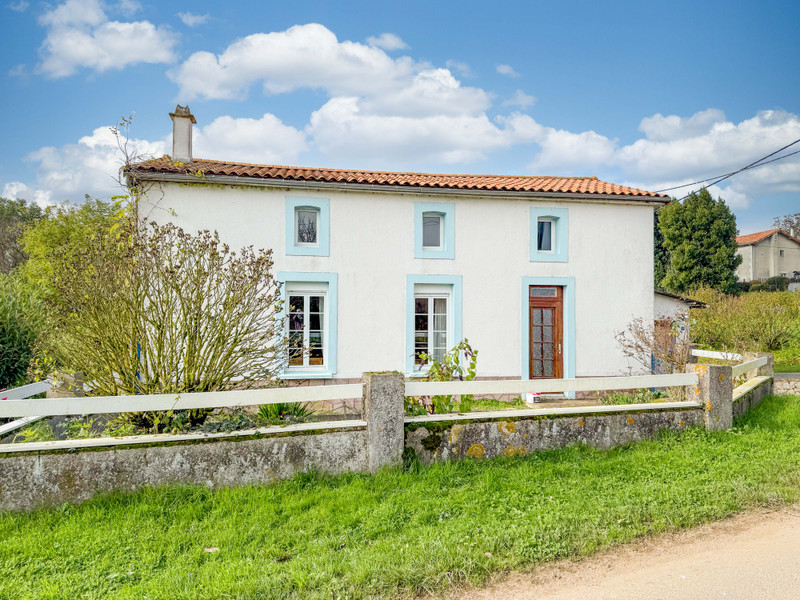 Maison à vendre à Moncoutant-sur-Sèvre, Deux-Sèvres - 199.999 € - photo 1