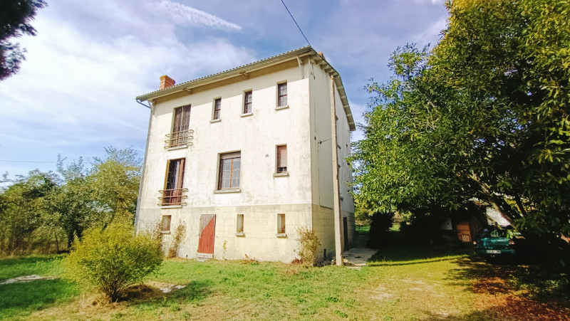 Maison à vendre à Luxé, Charente - 136 250 € - photo 1