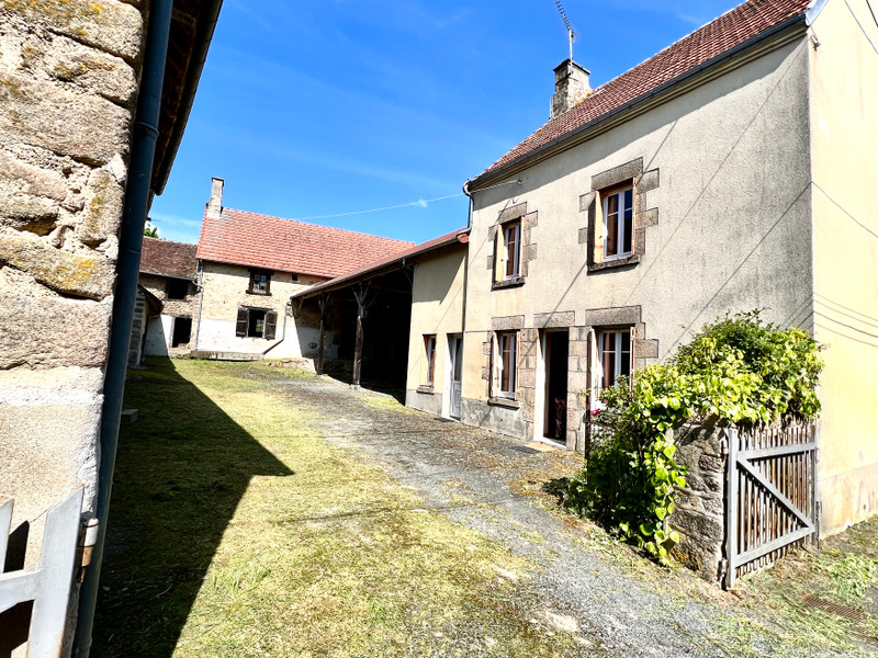 Maison à vendre à La Celle-Dunoise, Creuse - 130 800 € - photo 1