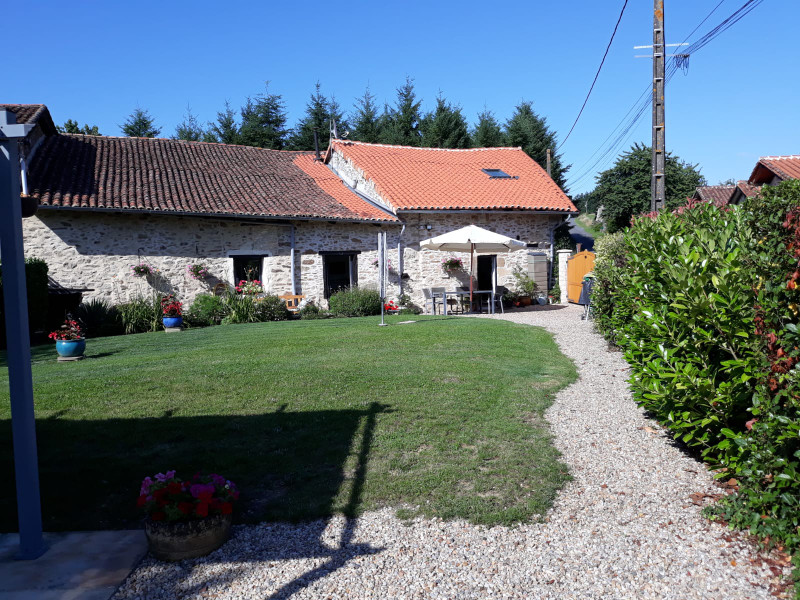 Maison à vendre à Le Lindois, Charente - 272 850 € - photo 1