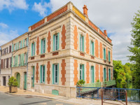 Maison à vendre à Pons, Charente-Maritime - 540.600 € - photo 1