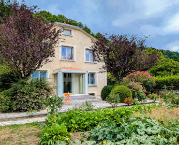Maison à vendre à Labastide-Rouairoux, Tarn, Midi-Pyrénées, avec Leggett Immobilier Maison à vendre à Labastide-Rouairoux, Tarn, Midi-Pyrénées, avec Leggett Immobilier