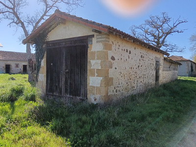 French property for sale in Availles-Limouzine, Vienne - €77,000 - photo 3