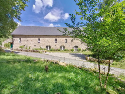 Stunning 4bed/3bath barn conversion with self containing 1bed/1bath guesthouse and land in a calm setting