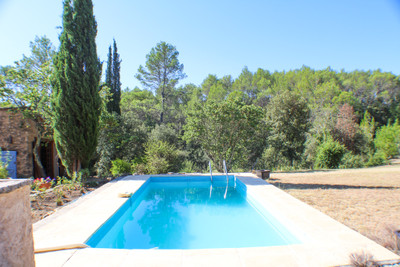 French property for sale in Entrecasteaux, Var - €560,000 - photo 2