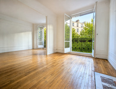 French property for sale in Paris 15e Arrondissement, Paris - €930,000 - photo 2
