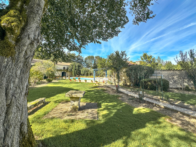 French property for sale in Bazauges, Charente-Maritime - €530,000 - photo 4