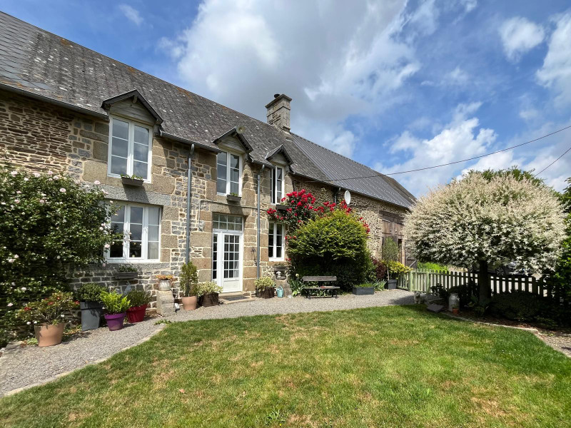 Maison à vendre à Les Loges-Marchis, Manche - 378.000 € - photo 1