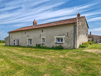 Maison à vendre à Prinçay, Vienne - 212.000 € - photo 4