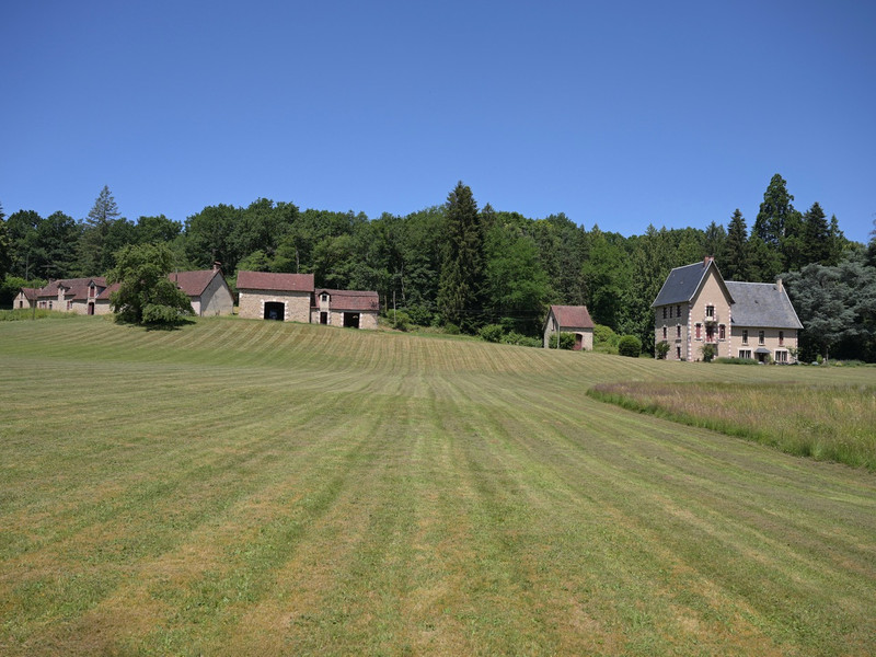 Propriété à vendre à Condat-sur-Ganaveix, Corrèze - 699 990 €