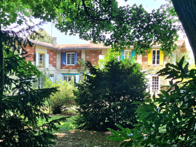 Maison à vendre à Eysines, Gironde - 942.000 € - photo 1