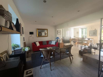 French property for sale in Saint-Martin-de-Laye, Gironde - €210,500 - photo 2