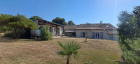 Propriété à vendre à Gardes-le-Pontaroux, Charente - 449 400 € - photo n°1