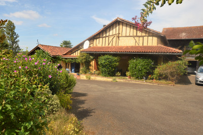 French property for sale in Sabazan, Gers - €345,000 - photo 2