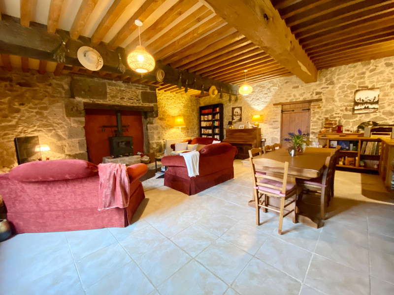 French property for sale in Vayres, Haute-Vienne - €306,000 - photo 2