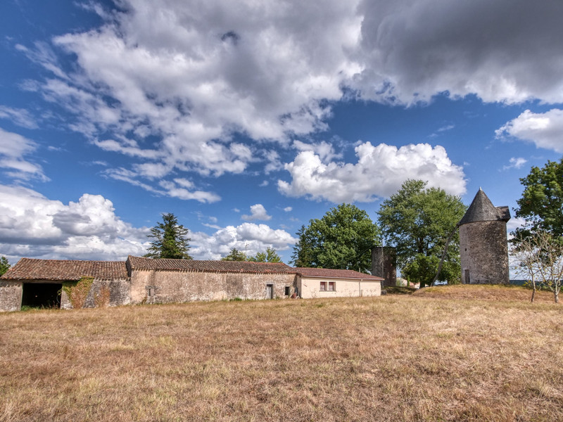 French property for sale in Saint-Méard-de-Gurçon, Dordogne - €163,000 - photo 2