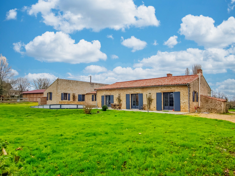 Maison à vendre à Moutiers-sur-le-Lay, Vendée - 614.800 € - photo 1