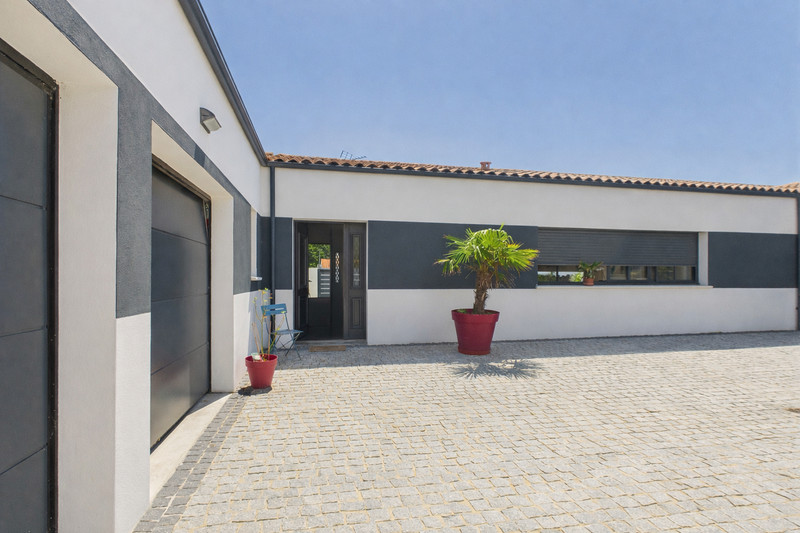French property for sale in Angoulins, Charente-Maritime - €1,166,600 - photo 8