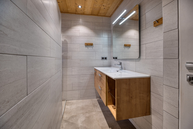 Ski property for sale in Les Gets - €430,000 - photo 8