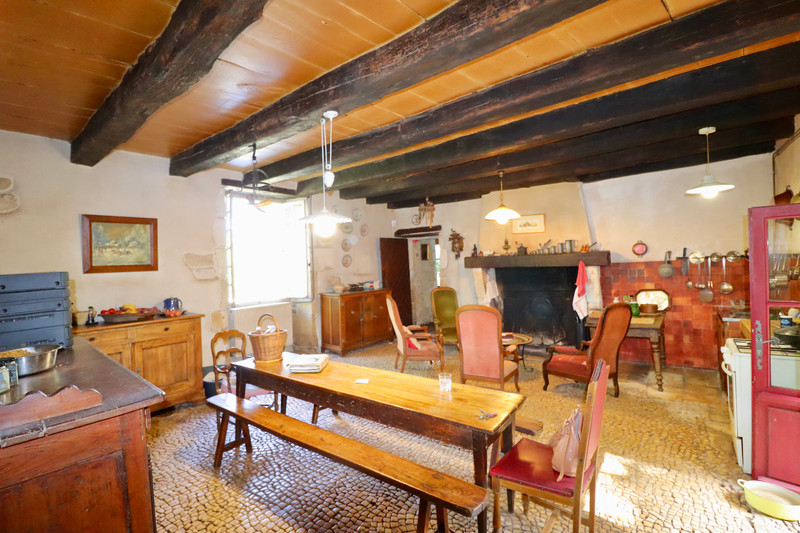 French property for sale in Moulins-sur-Tardoire, Charente - €487,600 - photo 2