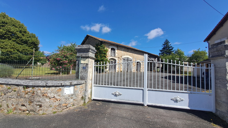 French property for sale in Massignac, Charente - €189,000 - photo 8