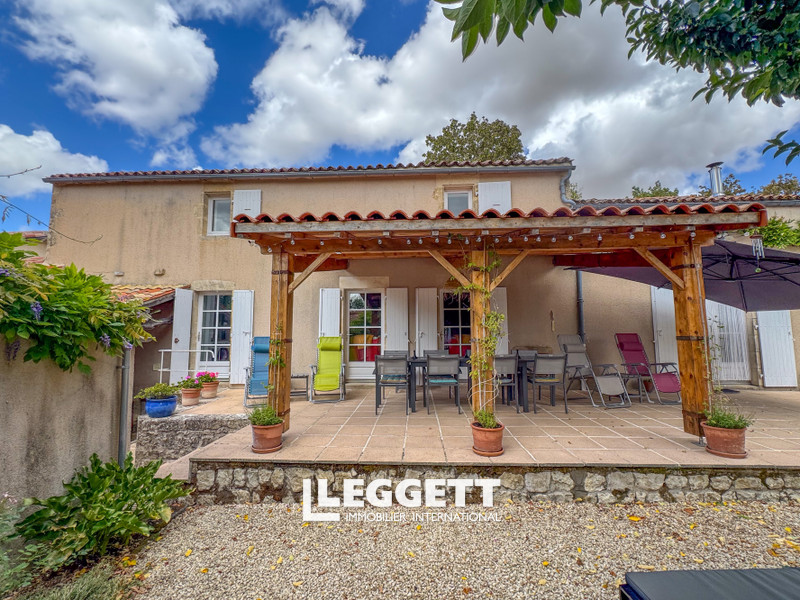Maison 8 pièce(s), SAINT-HILAIRE-DES-LOGES