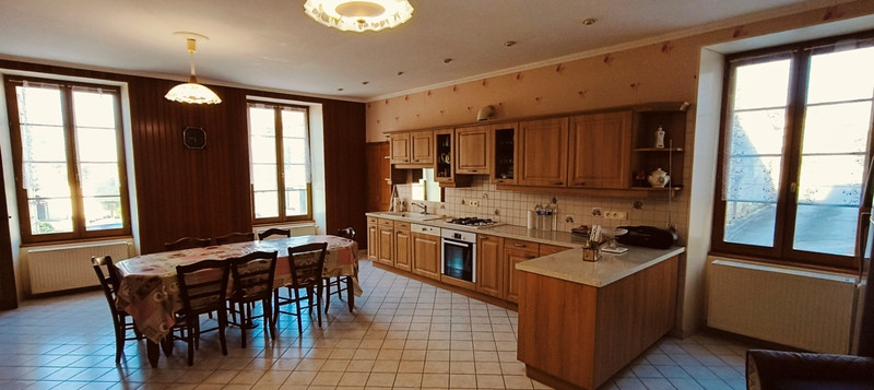 French property for sale in Tusson, Charente - €365,700 - photo 2