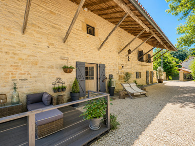 French property for sale in Nanteuil-en-Vallée, Charente - €381,600 - photo 1