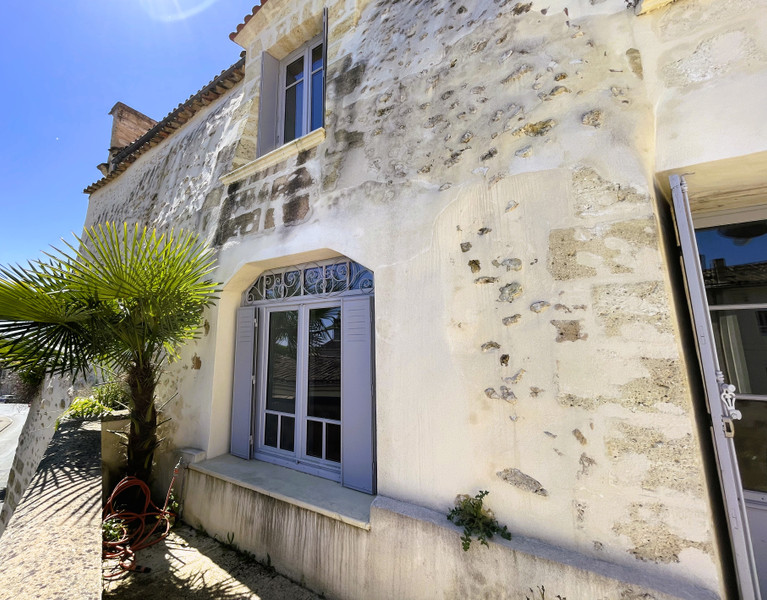 Propriété à vendre à Bourg, Gironde - 450 000 €
