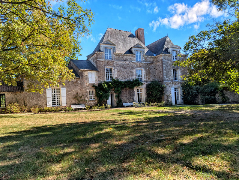 French property for sale in Le Loroux-Bottereau, Loire-Atlantique - €982,000 - photo 0