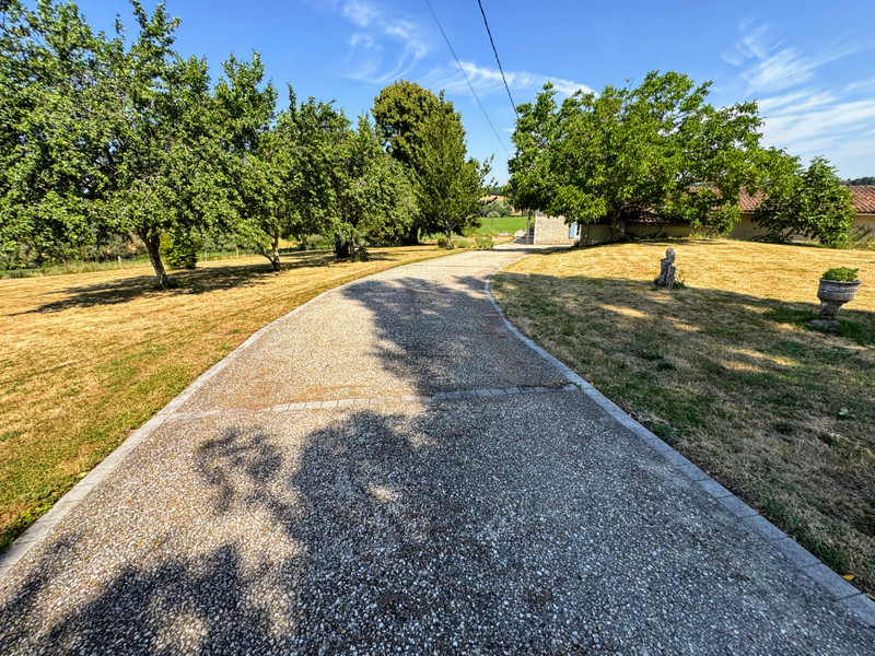 French property for sale in Montmoreau, Charente - €360,000 - photo 1