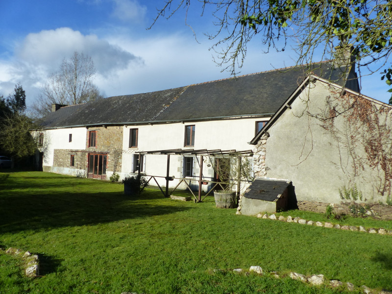 House in Ménéac Morbihan Stone longere 3 bedrooms, garage, with