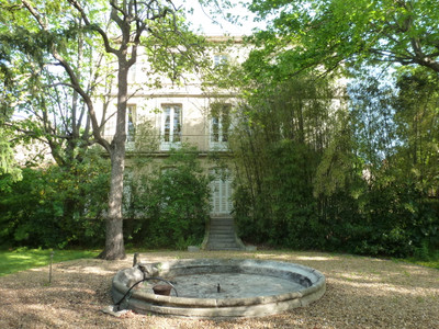 Magnifique maison de maître T12, bâtie en 1873, avec grande piscine, parc et dépendances. A 12km de Narbonne.