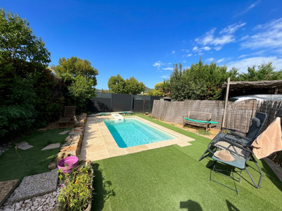 French property for sale in Le Val, Var - €381,600 - photo 1