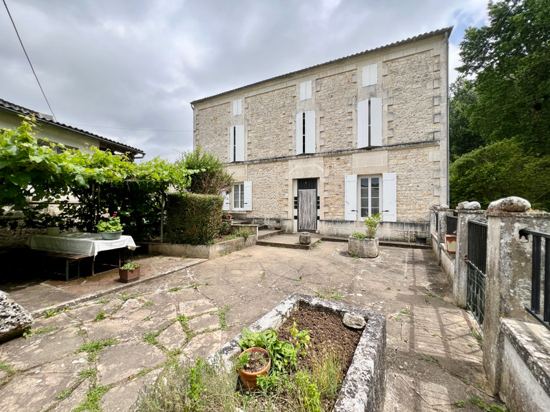 Maison à vendre à Saint-Savinien, Charente-Maritime - 587.240 € - photo 1