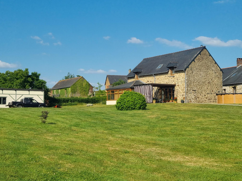 Lake for sale in Le HousseauBrétignolles Mayenne Fishing lake with renovated family home