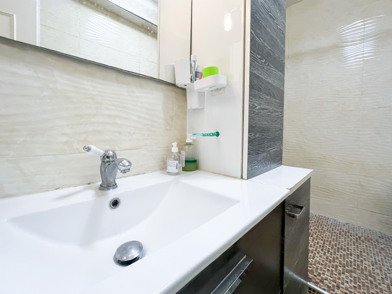 French property for sale in Clichy, Hauts-de-Seine - €375,000 - photo 12