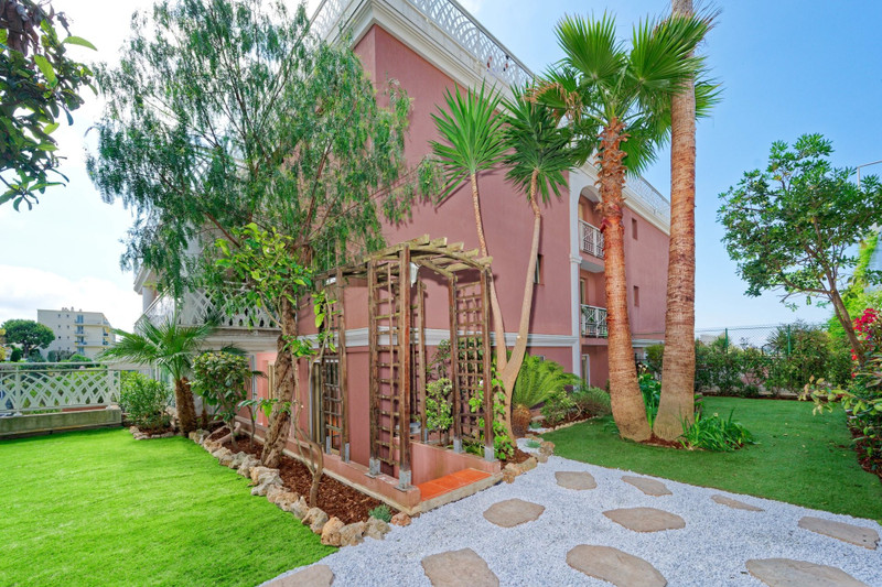 French property for sale in Nice, Alpes-Maritimes - €840,000 - photo 9