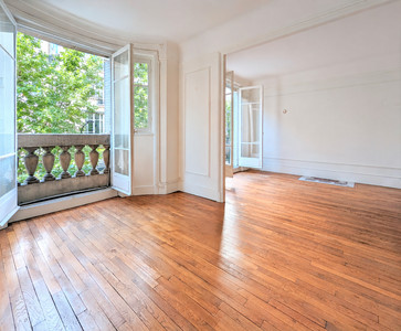 French property for sale in Paris 15e Arrondissement, Paris - €930,000 - photo 1