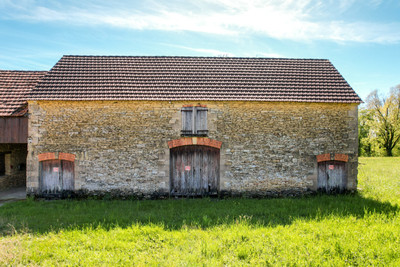 Grange à vendre à Coly-Saint-Amand, Dordogne, Aquitaine, avec Leggett Immobilier