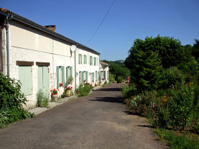 Maison à vendre à Clérac, Charente-Maritime, Poitou-Charentes, avec Leggett Immobilier