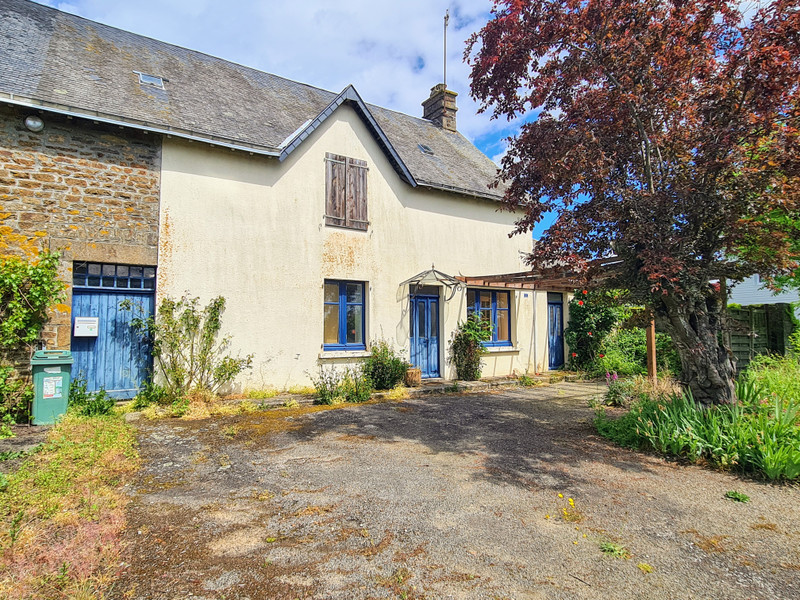French property for sale in Le Pas, Mayenne - €90,000 - photo 0