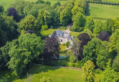 Magnificent unique fairytale château in charming secluded grounds. Excellent condition. Paris Airport 2 hours.